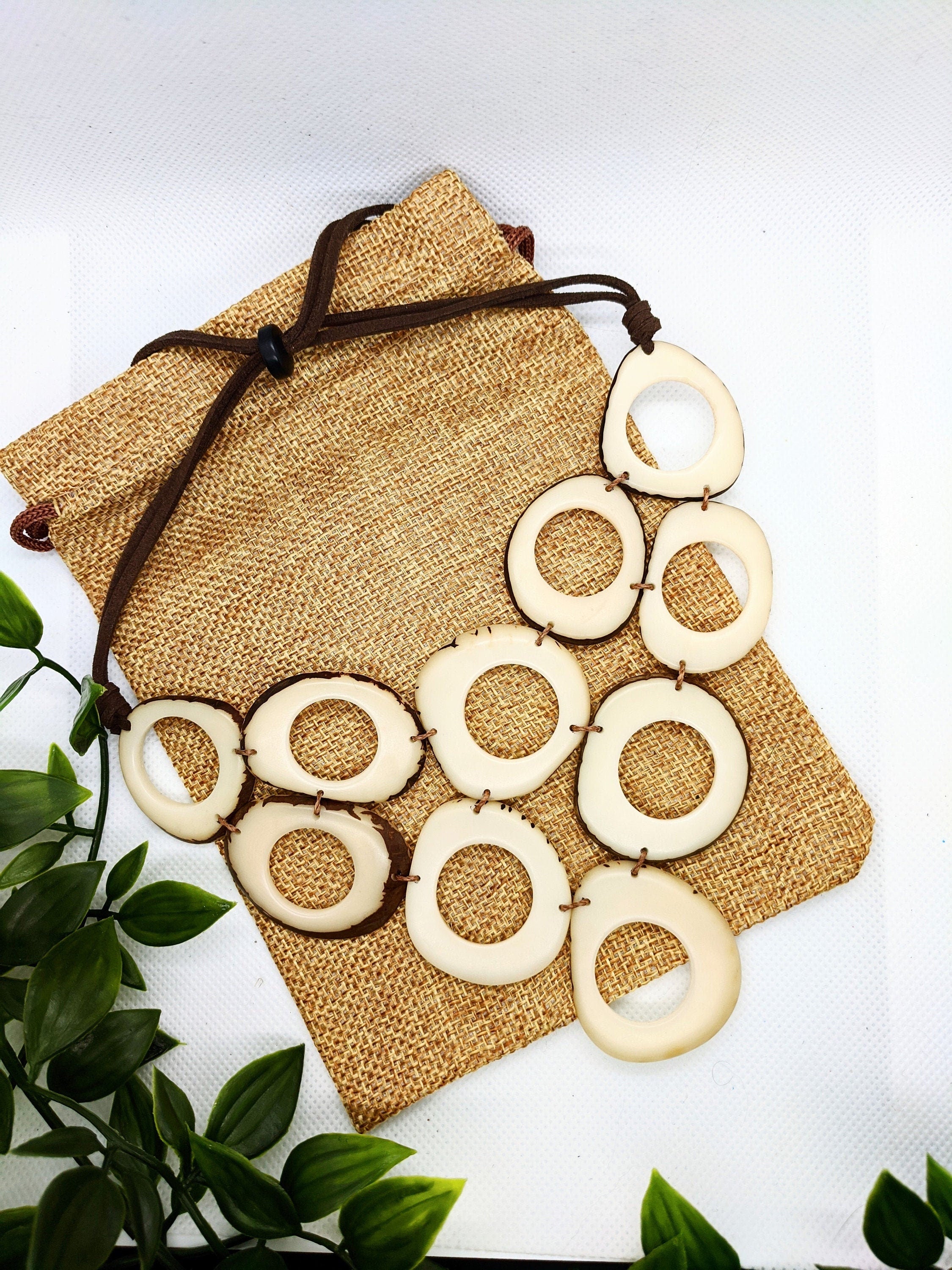 V Geometrical Chunky Necklace.