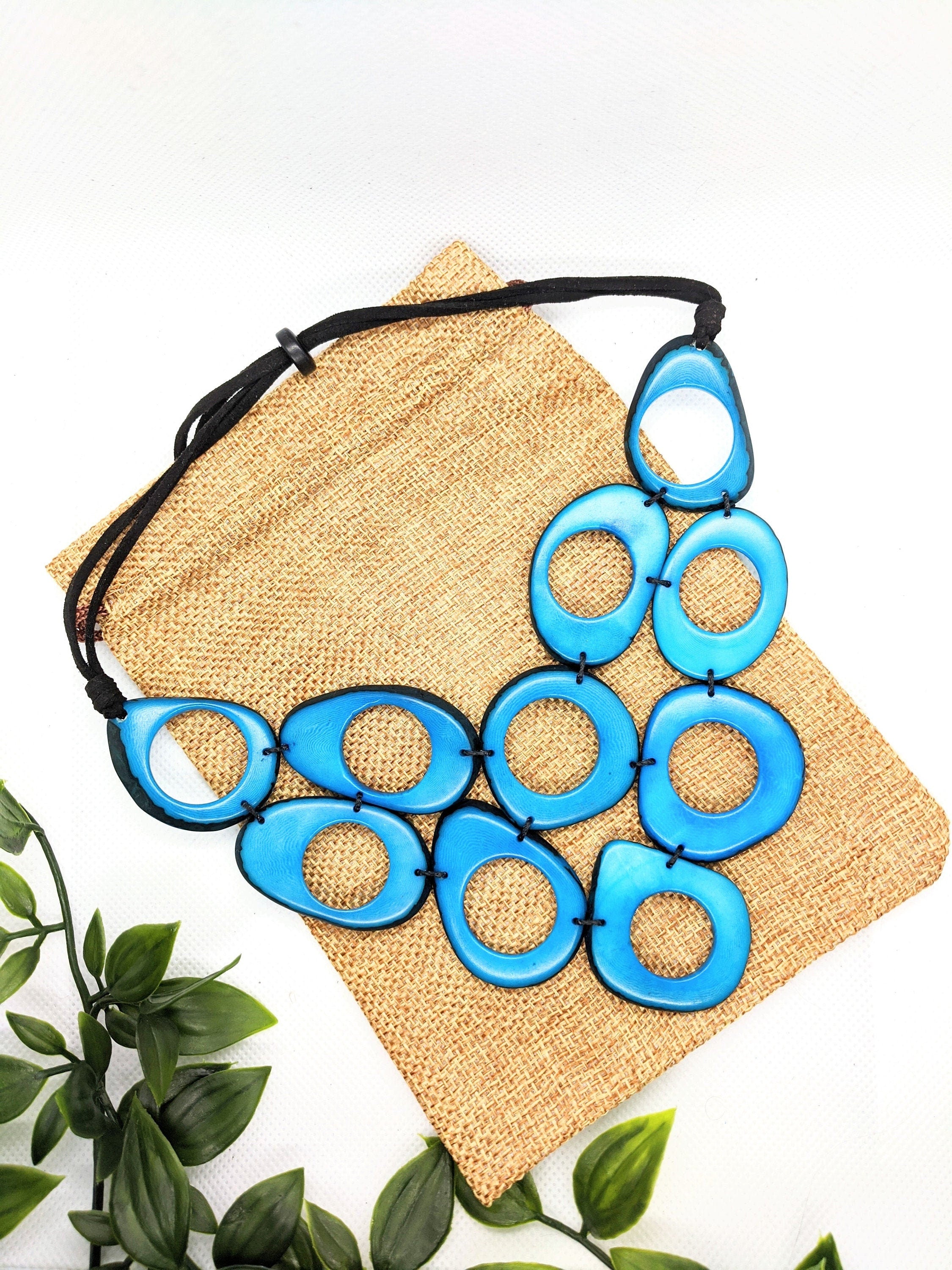 V Geometrical Chunky Necklace.