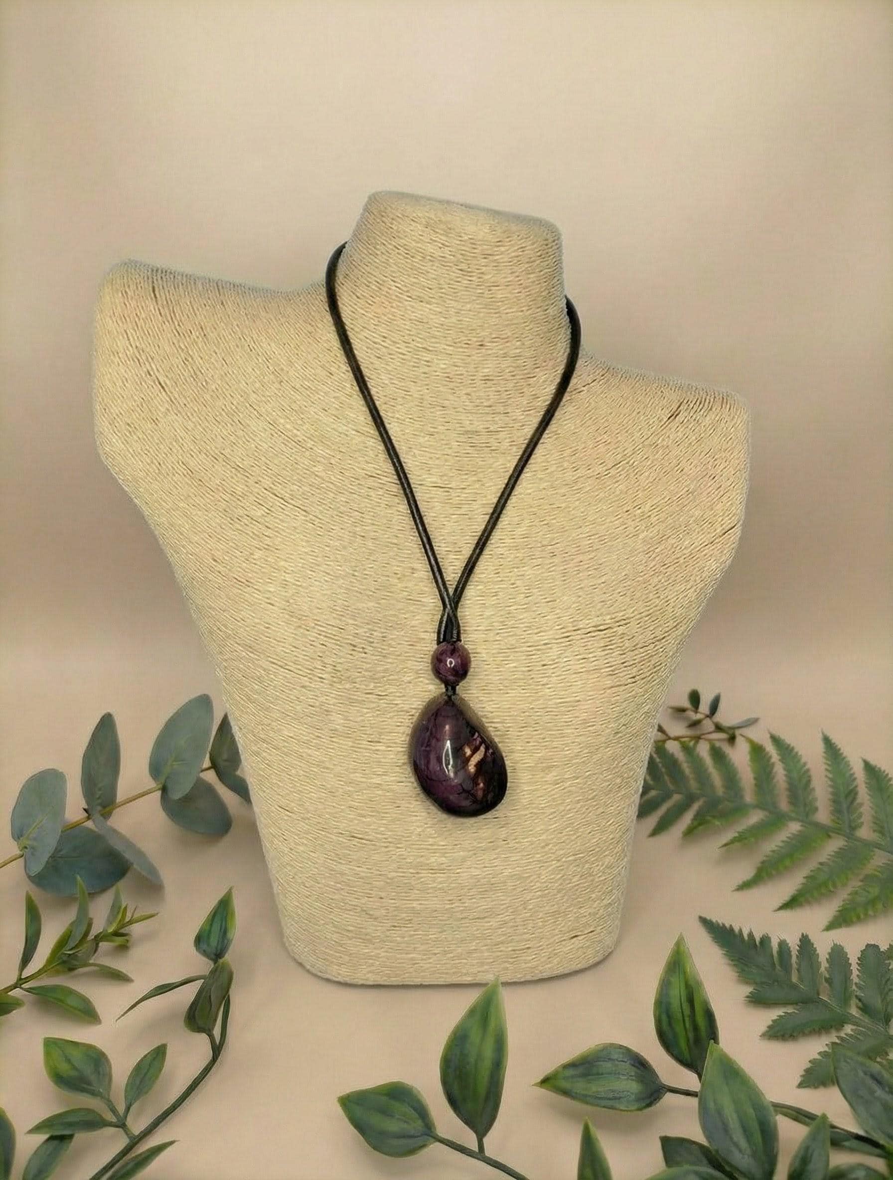 Elegant Pendant Necklace.