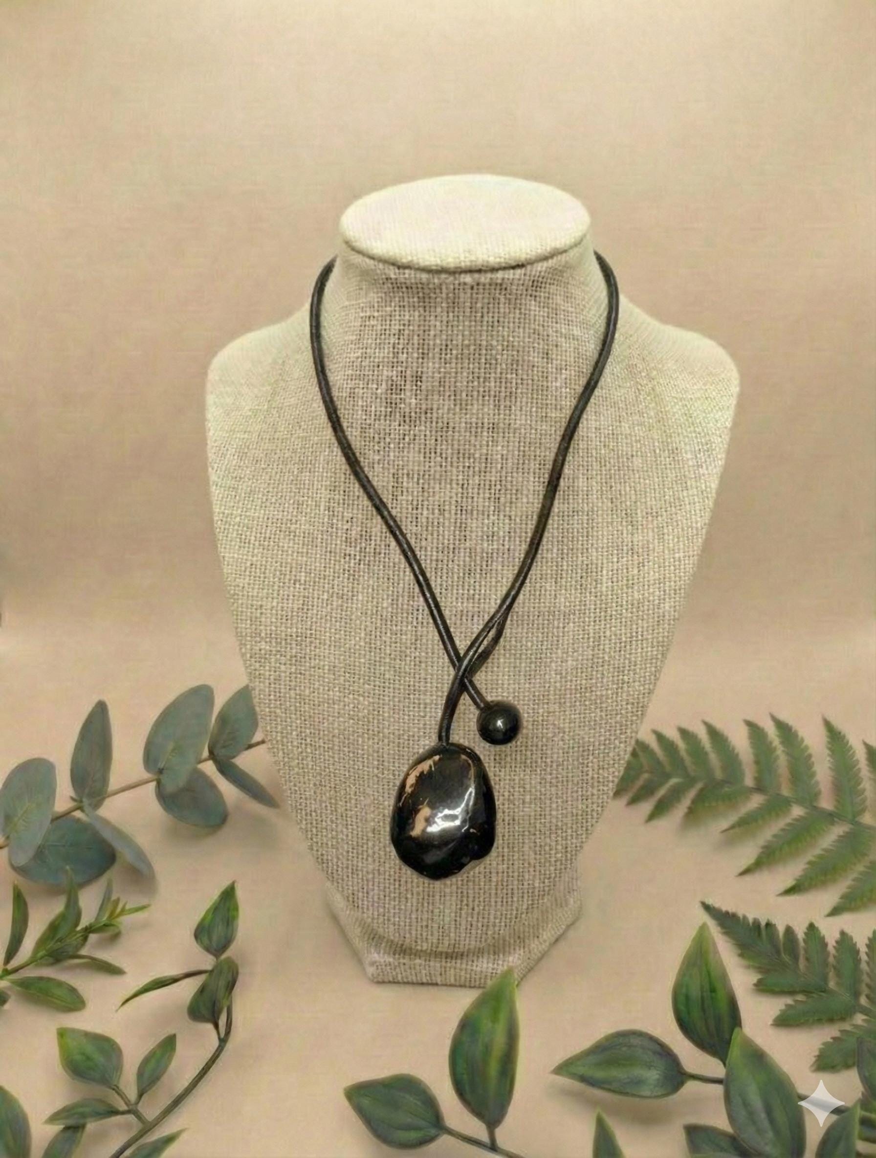 Elegant Pendant Necklace.